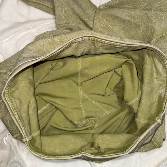 Lululemon Fast and Free High Rise Tight 25" *Ice Dye
Size 8 - Picture 14 of 16